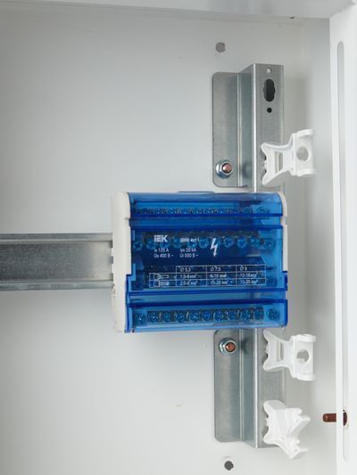 Шины на DIN-рейку в корпусе (кросс-модуль) ШНК 4х11 3L+PEN IEK