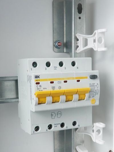 KARAT Дифференциальный автомат АД14 4P 16А 30мА тип AC IEK