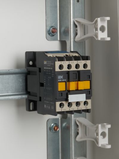 Контактор КМИ-10910 9А 230В/АС3 1NO IEK