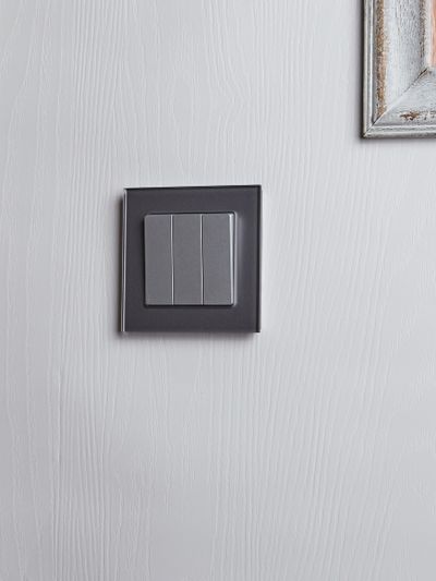 BRITE Выключатель 3-клавишный 10А ВС10-3-0-БрА алюминий IEK