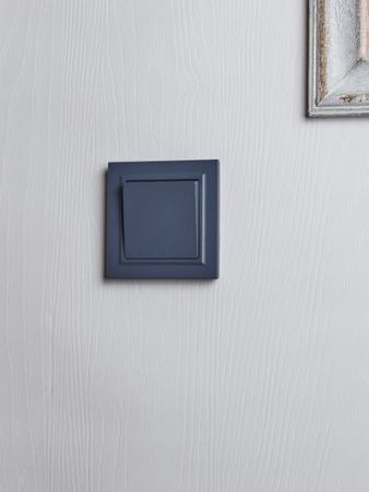 BRITE Выключатель 1-клавишный самовозвратный 10А ВС10-1-4-БрМ маренго IEK