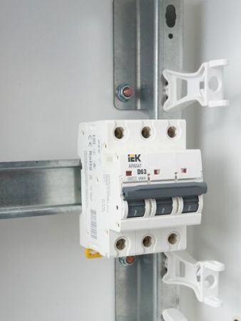 ARMAT Автоматический выключатель M06N 3P D 63А IEK