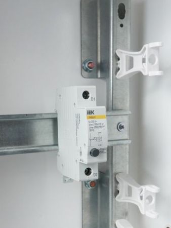 Расцепитель минимального/максимального напряжения РММ47 новая серия на DIN-рейку IEK